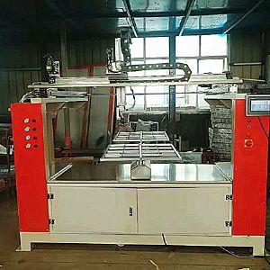 小型自動(dòng)噴漆機(jī)